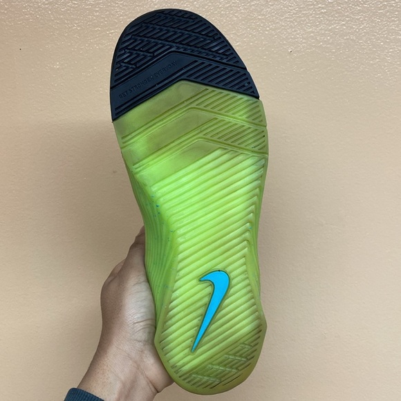 Nike Metcon 5 AMP “Black/Green Strike/Blue Fury/Fire Pink” - Picture 15 of 16